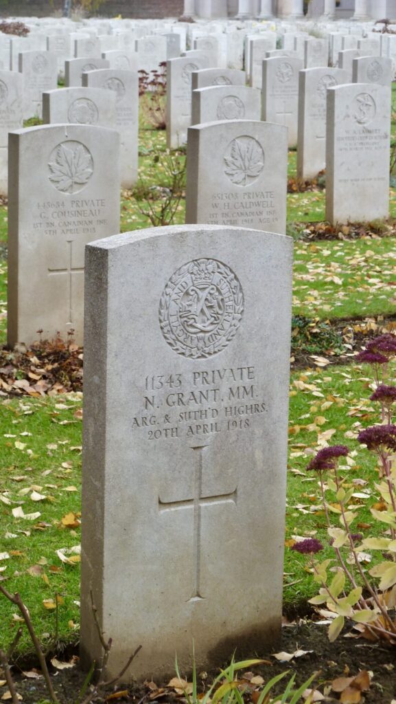 Neil Grant - Faubourg d’Amiens Cemetery, Arras