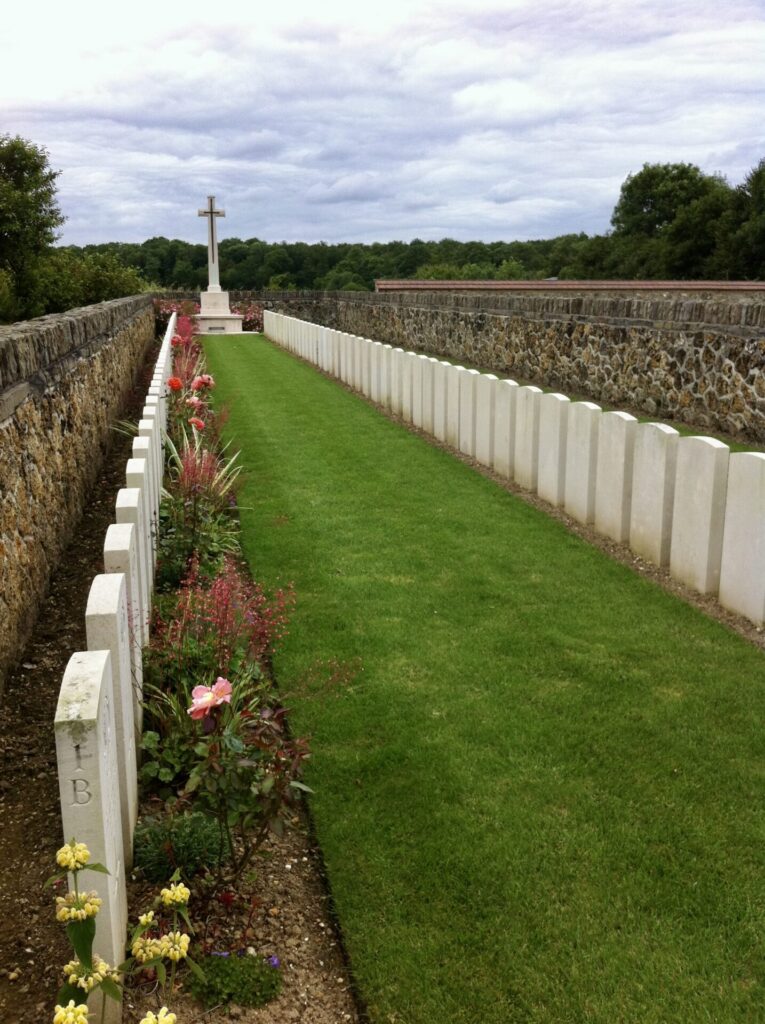 La Neuville-Aux-Larris Military Cemetery 