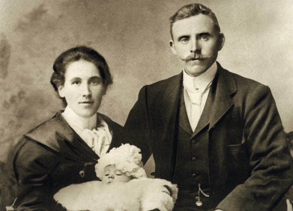 John &  Barbara Ferguson with baby Margo 1908