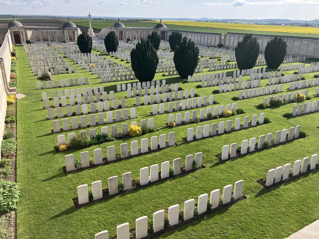 Dud Corner Cemetery and Loos Memorial